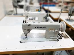 چرخ خیاطی صنعتی دوپایه 8درجه دینام بزرگ تیپیکال مدل TYPICAL GC303 به همراه میز و پایه اصلی و فابریکی و گارانتی طلایی شرکتی و تمام لوازم و قطعات فابریکی و اصلی با ضمانت اصالت کالا و برگشت وجه امین دوختیران و آقای پرداخت (پس کرایه)